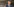 Emmanuel Macron im Porträt gestikuliert vor einem Mikrofon