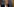 Trump steht an einem Redepult und spricht in ein Mikrofon. Im Hintergrund die US-Flagge.