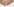 Eine Person hält sich mit beiden Händen den Bauch