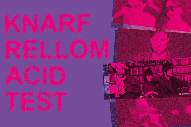 Zu sehen ist: Ein Poster in grellen pink und lila Tönen mit der Aufschrift "Knarf Rellöm Acid Test". Daneben sind Fotos kollagiert, mit Portraits der Künstler.